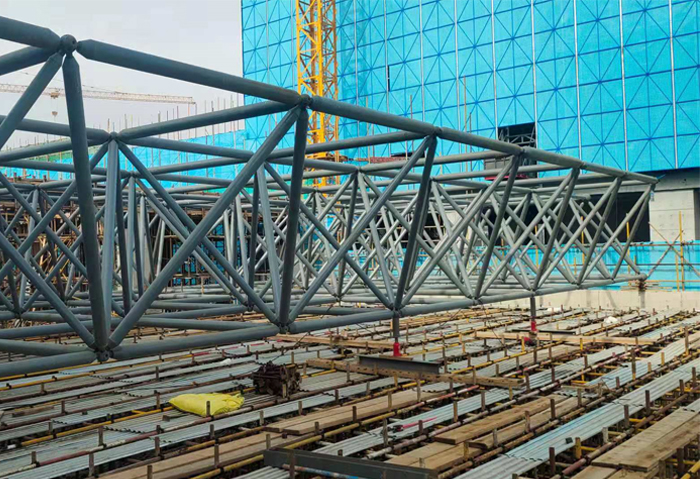 平湖济南高铁东总部基地2号楼网架